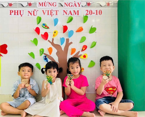 🪴🌷🌷Chúc mẹ yêu 20/10 thật vui vẻ và hạnh phúc, món quà nhỏ dành tặng mẹ 🌷🌷
## Con yêu mẹ
## Cây yêu thương
## Lớp Chồi 3