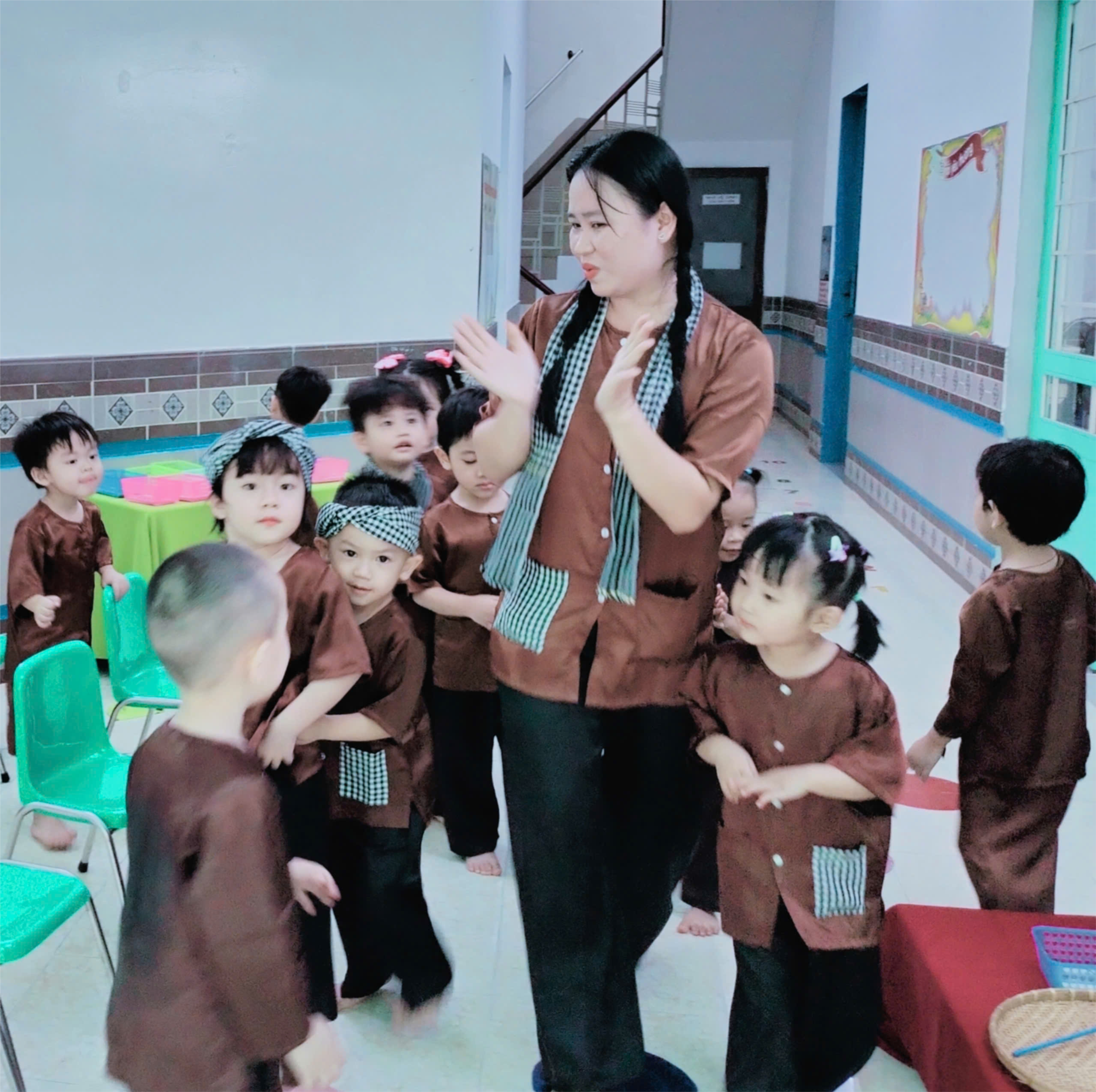 Hoạt động lớp Mầm 4