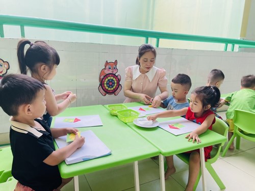 Giờ học của nhóm Sơn ca 2