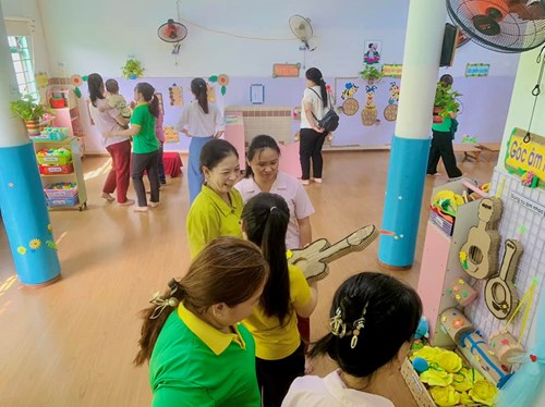 Tham quan, học tập việc xây dựng môi trường lớp học