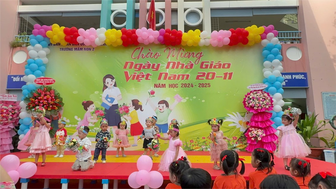 Chương trình văn nghệ chào mừng ngày Nhà giáo Việt Nam là hoạt động nằm trong chuỗi các hoạt động hướng tới kỉ niệm, tri ân các thầy giáo, cô giáo của trường Mầm non 2.  Nhân dịp kỉ niệm 42 năm Ngày Nhà giáo Việt Nam 20/11/1982-20/11/2024.với những lời chúc, lời ca, điệu múa ngây thơ ngộ nghĩnh và đáng yêu, đây chính là niềm tự hào của các cô giáo trong nhà trường để các cô có thể vững bước trên con đường sự nghiệp.