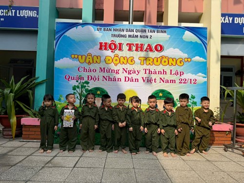 Các bé lớp Mầm 2 tham gia hội thao  Vận động trường  Chào Mừng Ngày Thành Lập Quân Đội Nhân Dân Việt Nam 22/12.
