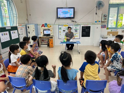 Giờ học thí nghiệm lớp Lá 2_ cô Nguyễn Ngọc Bảo Khuê: Sự kì diệu của đá khô