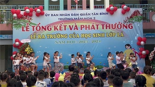 Tiết mục Nhịp điệu Tcha -  Tcha của các bé khối Lá