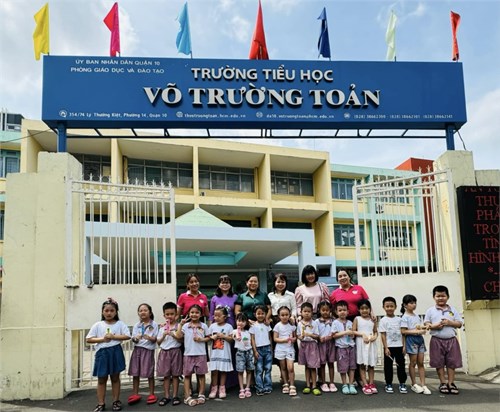 Trường Mầm non 2/9 tổ chức cho trẻ tham quan, trải nghiệm tại Trường Tiểu học Võ Trường Toản
