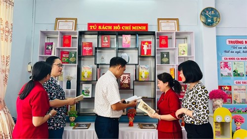Sáng ngày 24/10/2024 Trường Mầm non 2/9 tiếp đón đoàn Kiểm tra An toàn, vệ sinh lao động tại các trường mầm non🌸🌸🌸
🌷🌷Đoàn đã kiểm tra thực tế các điều kiện về vệ sinh, an toàn lao động tại các khu vực theo quy định💕