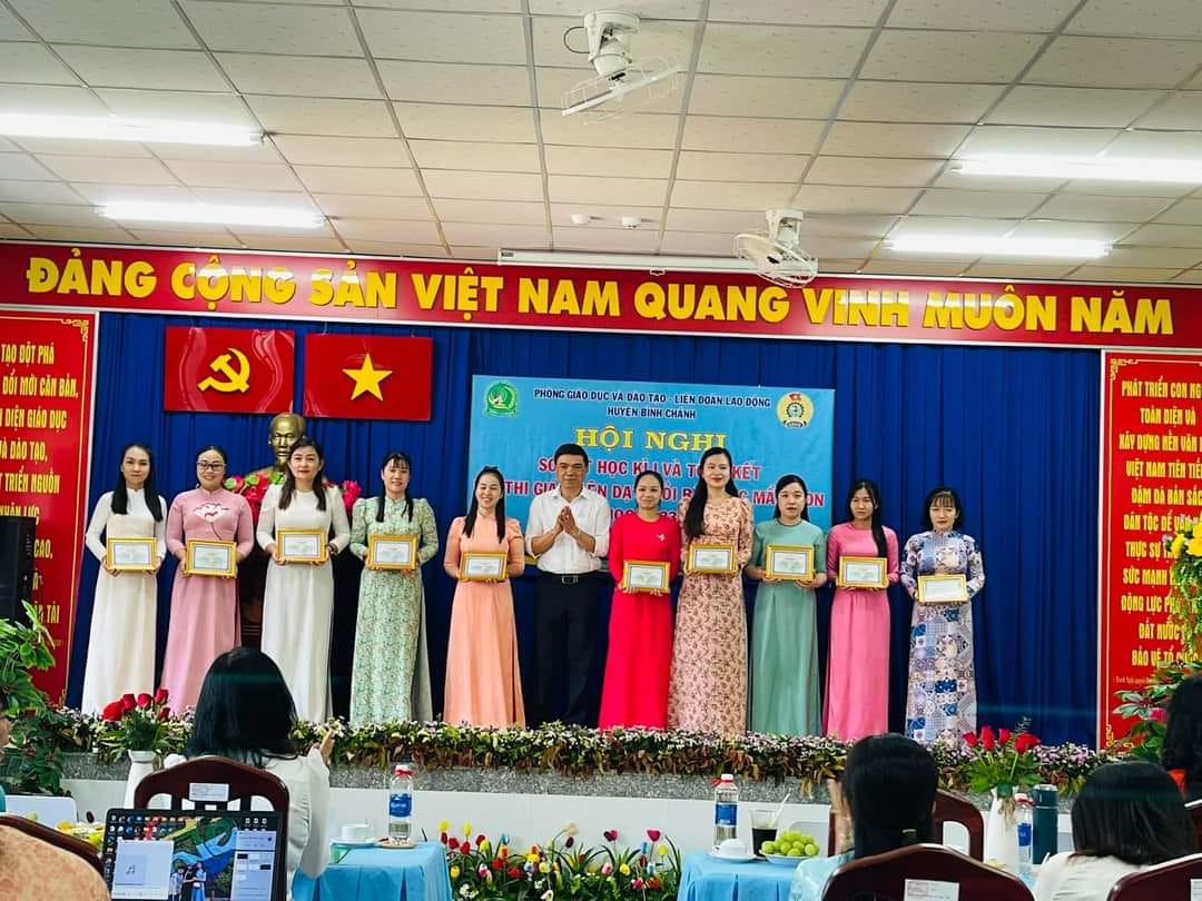 Chúc mừng các cô đã hoàn thành hội thi giáo viên giỏi cấp Huyện năm học 2023-2024.
Trường Mầm non 30-4 có 02 cô đạt 1 giải nhì, 1 giải khuyến khích🥰🥰🥰🥰🥰🥰