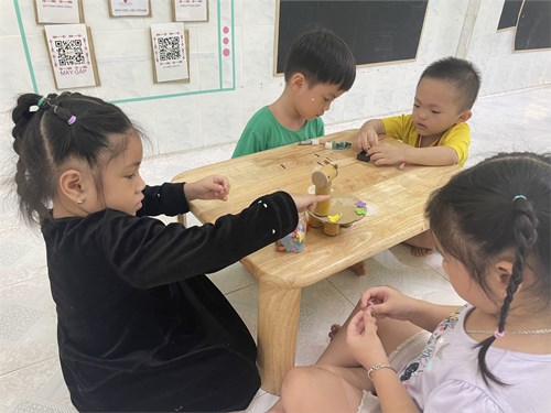 Lắp ráp chú hươu ngộ nghĩnh có gắn động cơ tăng - giảm tốc độ