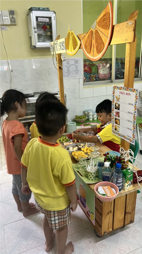 Hoạt động vui chơi của bé