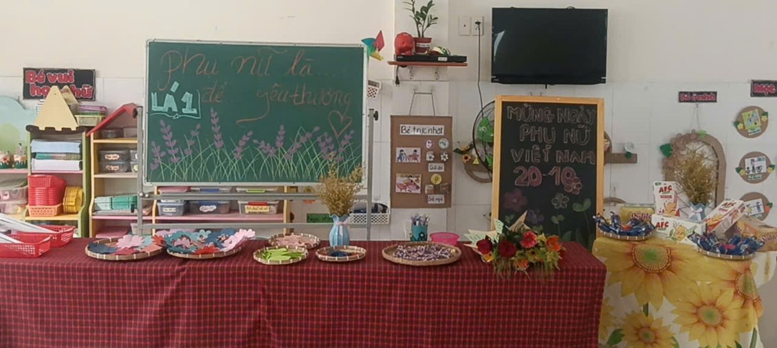 Hoạt động Chào mừng Ngày phụ nữ Việt Nam 20-10  Hoa yêu thương  - Lớp 5-6 tuổi(1)