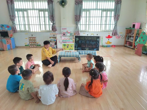 Hoạt động phát triển ngôn ngữ. Đề tài: Kể chuyện   CẬU BÉ MŨI DÀI .Lớp: 3-4 tuổi(2)