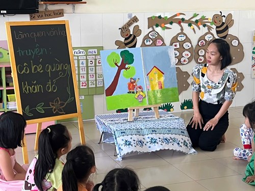 Hoạt động LQVH:  Kể chuyện Cô bé quàng khăn đỏ  - Lớp 5-6 tuổi(2)