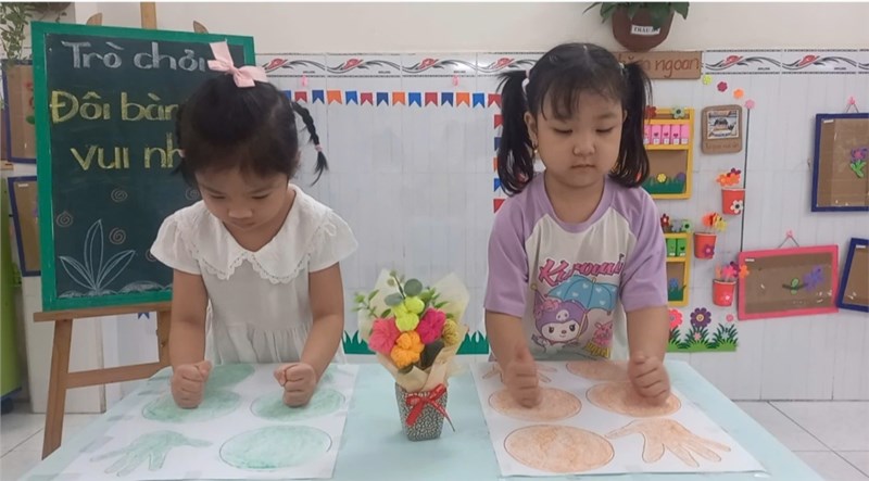Trò chơi : Đôi bàn tay vui nhộn -Lớp 4-5 tuổi (1)