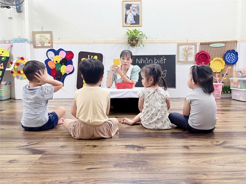 Đề Tài: Nhận Biết Màu Vàng. Nhóm Nhà Trẻ ( 24 - 36 tháng )