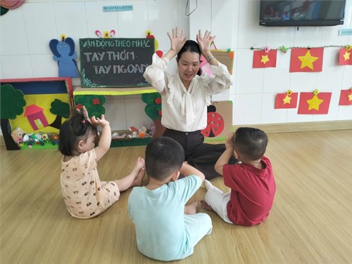 Đề tài: Vận động theo nhạc   Tay Thơm Tay Ngoan . Nhóm Nhà trẻ ( 24 - 36 tháng)