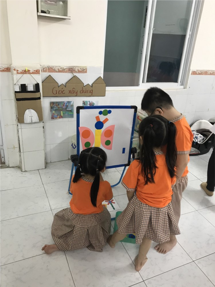 LQVT: Ôn Chắp ghép các hình hình học thành hình mới theo yêu cầu và theo ý thích