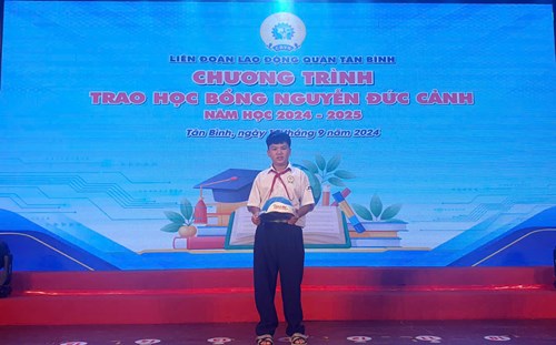 CĐCS MẦM NON 3 chúc mừng bé Vũ Minh Quang đã được khen thưởng HSG trong buổi lễ trao học bổng Nguyễn Đức Cảnh do LĐLĐ QUẬN TÂN BÌNH tổ chức vào sáng 15/9/2024.