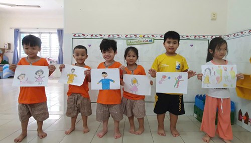 HĐ Tạo hình: Vẽ bạn trai bạn gái (Lớp chồi 2)