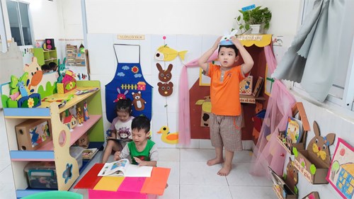 Hoạt động vui chơi trong lớp- lớp chồi 1
