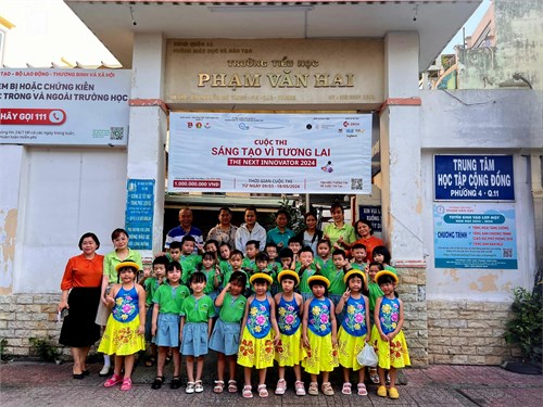 Tổ chức cho các bé lớp lá tham  quan trường tiểu học