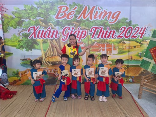 Các bé tham gia chơi văn hóa Bắc Bộ