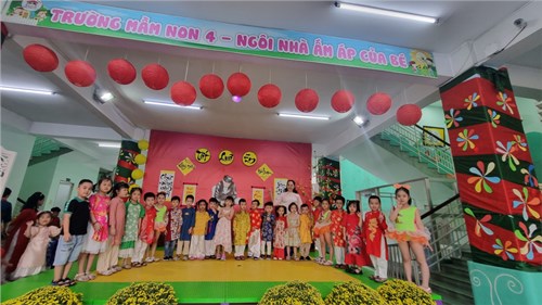 Các bé lớp lá 3 mừng Xuân Giáp Thìn