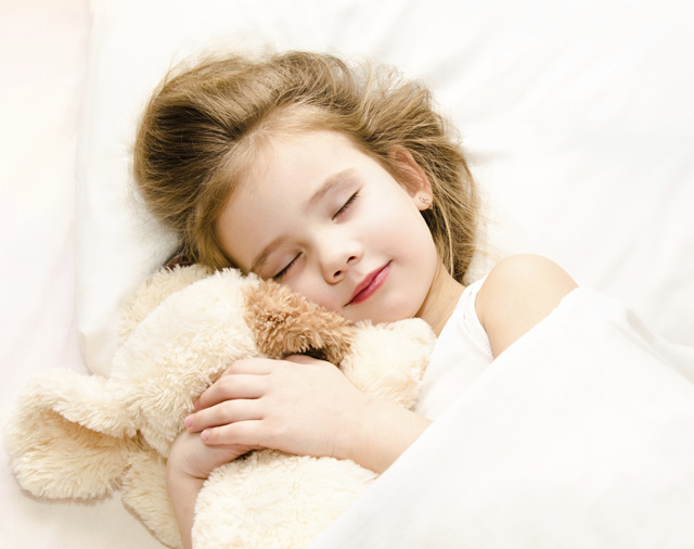 Hướng dẫn cha mẹ chăm sóc, nuôi dưỡng, giáo dục trẻ tại nhà: Đảm bảo chế độ sinh hoạt cho trẻ