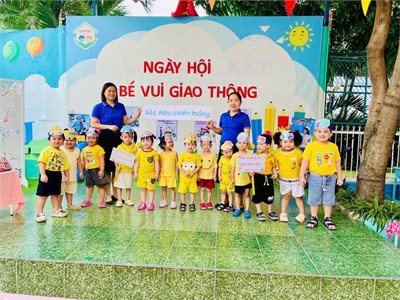 Các bé lớp Mầm 3 vui cùng Hội thi an toàn giao thông