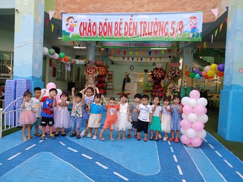   ngày hội bé đến trường 5/9  năm học 2024 - 2025 của các bé lớp chồi 3