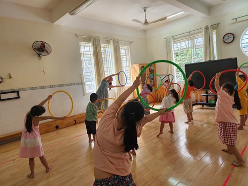 Giờ học thể chất hè của trẻ mẫu giáo