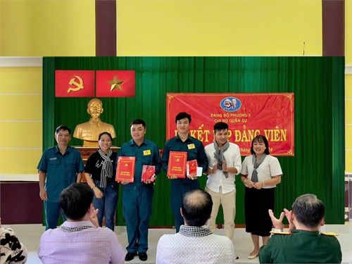 Lễ kết nạp Đảng Viên Mới