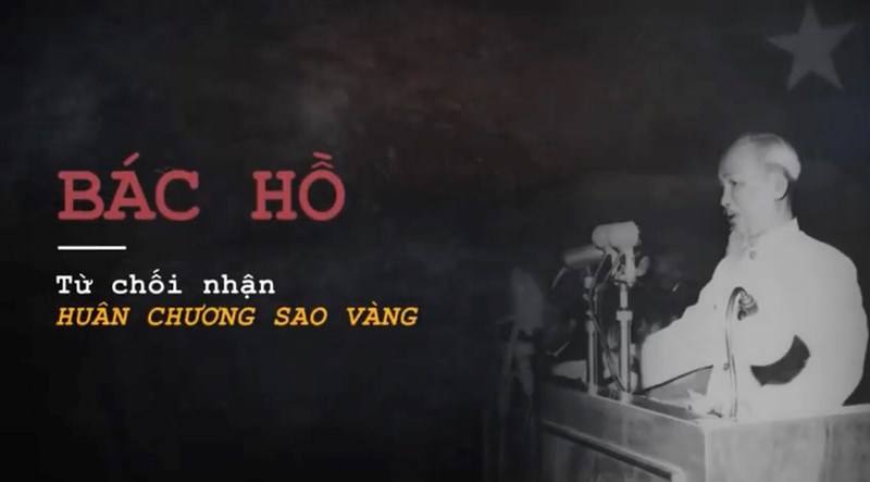 Tư liệu: Bác Hồ từ chối nhận Huân chương Sao vàng