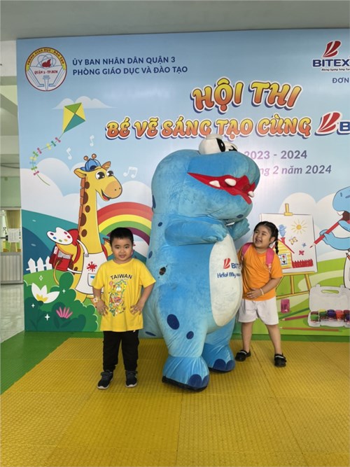 Các bé lớp Lá 1 tham gia hội thi :Bé vẽ sáng tạo cùng Bitex