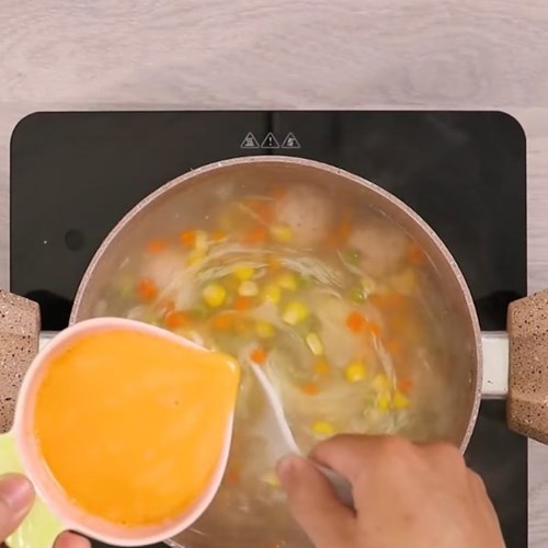 Soup tôm rau củ, phô mai khối Mầm