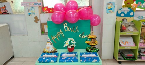 Lớp mầm 1 tổ chức sinh nhật cho các bé sinh vào tháng 4,5,6,7,8