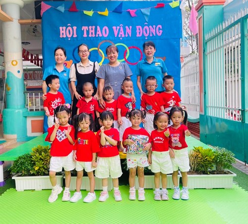 Các bé lớp mầm 2 tham gia Hội Thao Vận Động