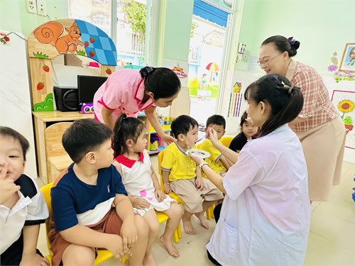 Tổ chức cho trẻ từ 24 tháng tuổi uống thuốc tẩy giun năm học 2023-2024 (đợt 2)