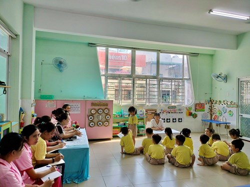 Thao giảng: Hoạt động trải nghiệm hình thành biểu tượng toán cho trẻ