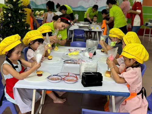 MN6Q3_Phối hợp với Cha mẹ trẻ tổ chức cho trẻ làm bánh kem
