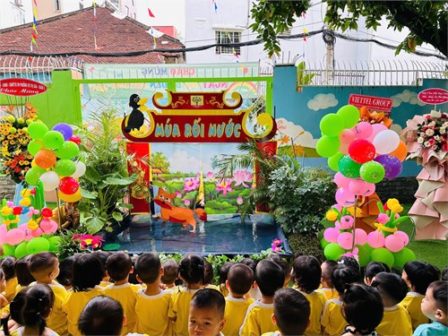 MN6Q3_ Múa rối nước  chào đón bé đến trường
