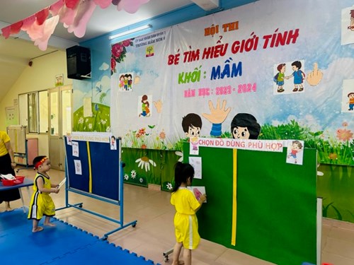 Các bé yêu lớp Bambi 2 cùng tham gia hội thi  Bé tìm hiểu giới tính  ngày 22/3/2024