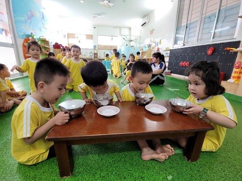 Hoạt động  Khám phá sự rung động của âm thanh  của các bé Bambi2