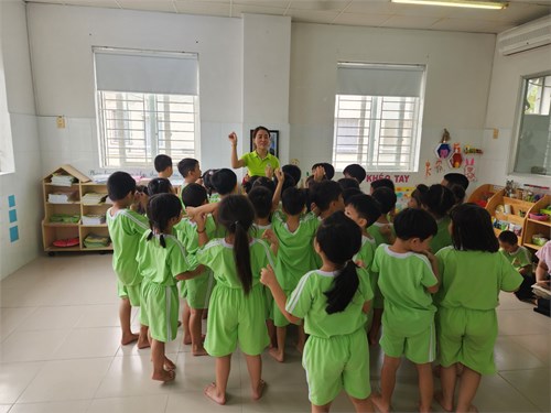 Hoạt động vui chơi trong lớp