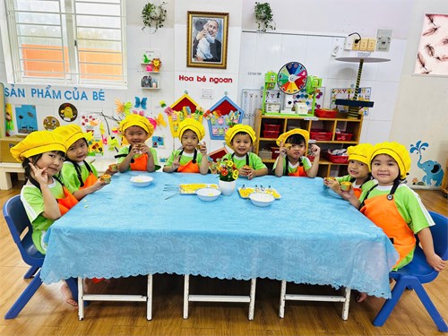 Bé tập làm nội trợ:   Bắp nướng phô mai 