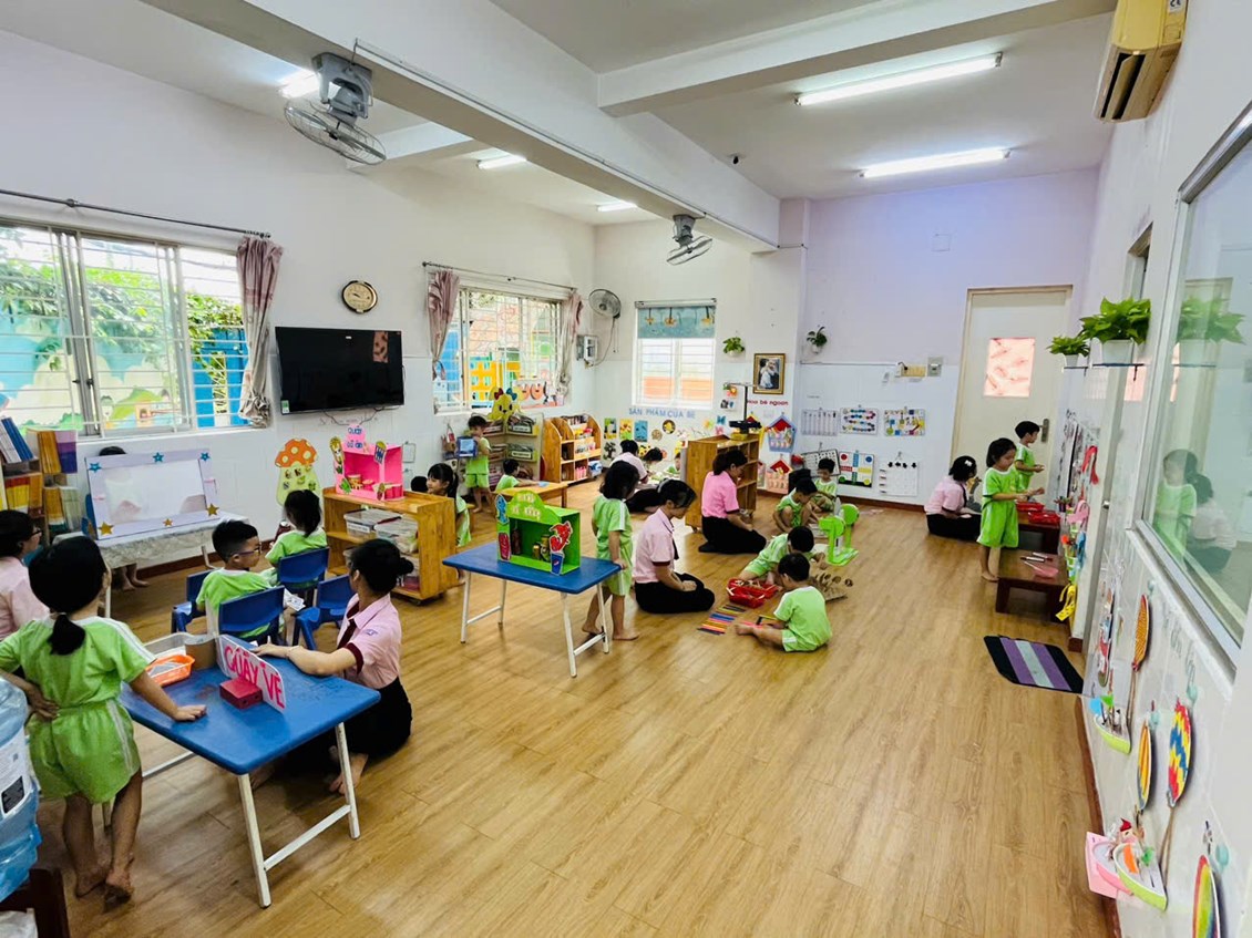 Hoat động vui chơi trong lớp