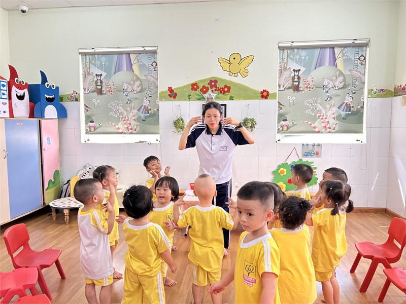 Vẽ tổ chim - Lớp Thỏ Trắng 2