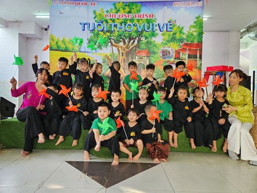 Hoạt động ngoại khóa-  tuổi thơ vui vẻ- lớp mầm 1