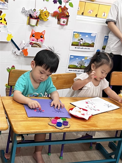 Chuyên đề “ Tạo hình cho trẻ nhà trẻ” tại lớp Cơm thường 2