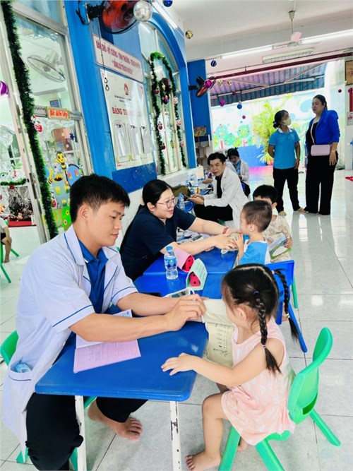 Trường Mầm non 7B tổ chức khám sức khỏe học sinh năm học 2024-2025