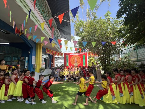 Các bé tham gia hoạt động vui chơi sự kiện ngày Mùng 10 tháng 3 Âm lịch
